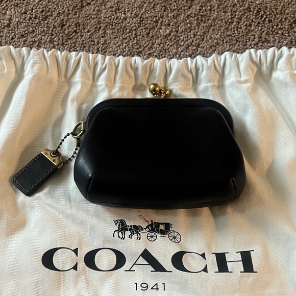 Kiss lock Coin Case - Picture 2 of 9